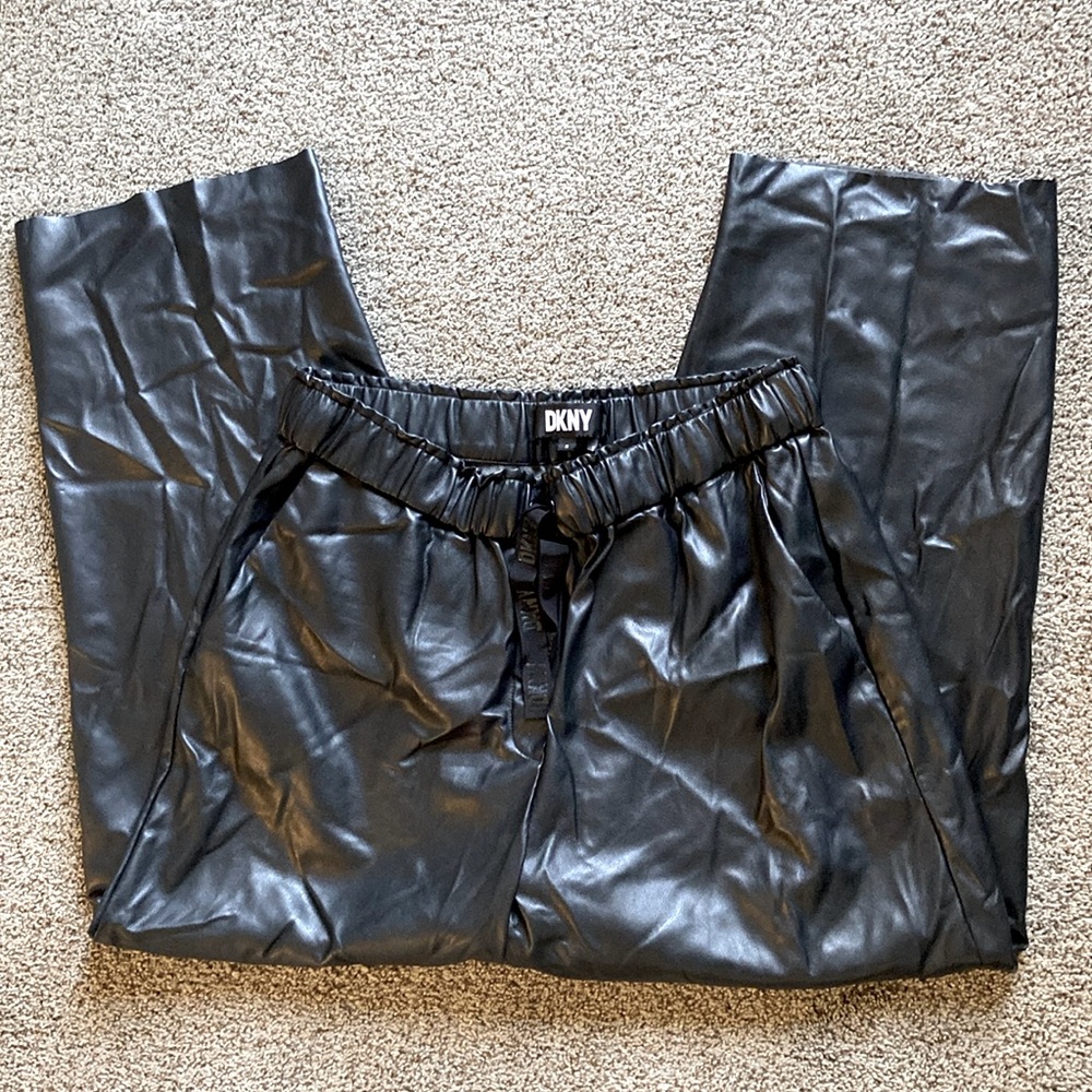 DKNY black wide leg faux leather drawstring waist cropped pants Sz M